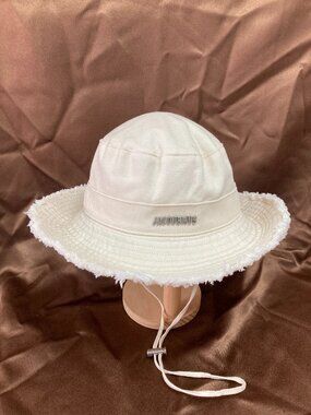 Jacquemus Le Bob Artichaut logo Bucket Hat